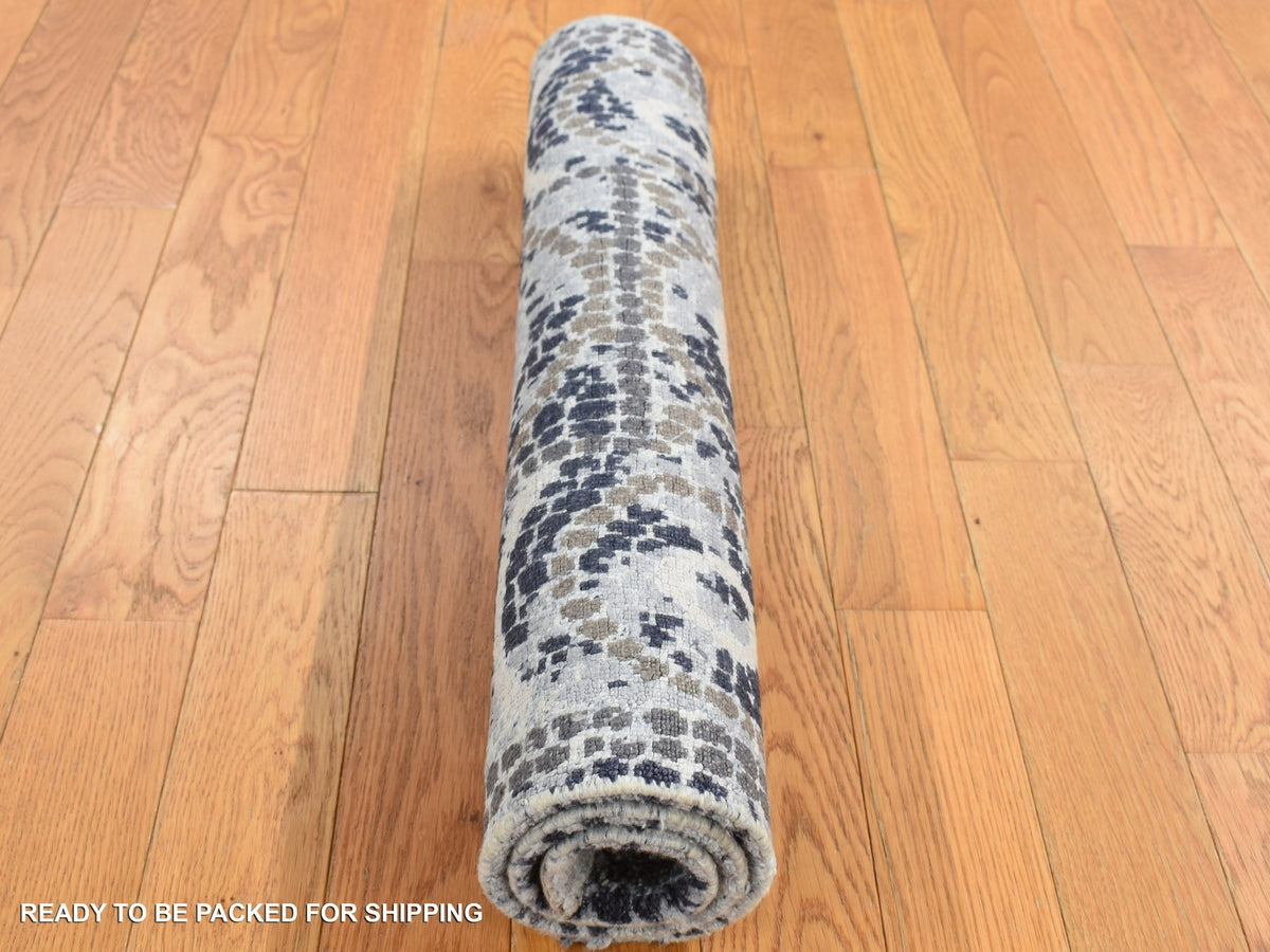 Modern / Contemporary hand-knotted wool/silk rug in Gray, 2'2" x 2'10" — SKU O087778 (view 7)