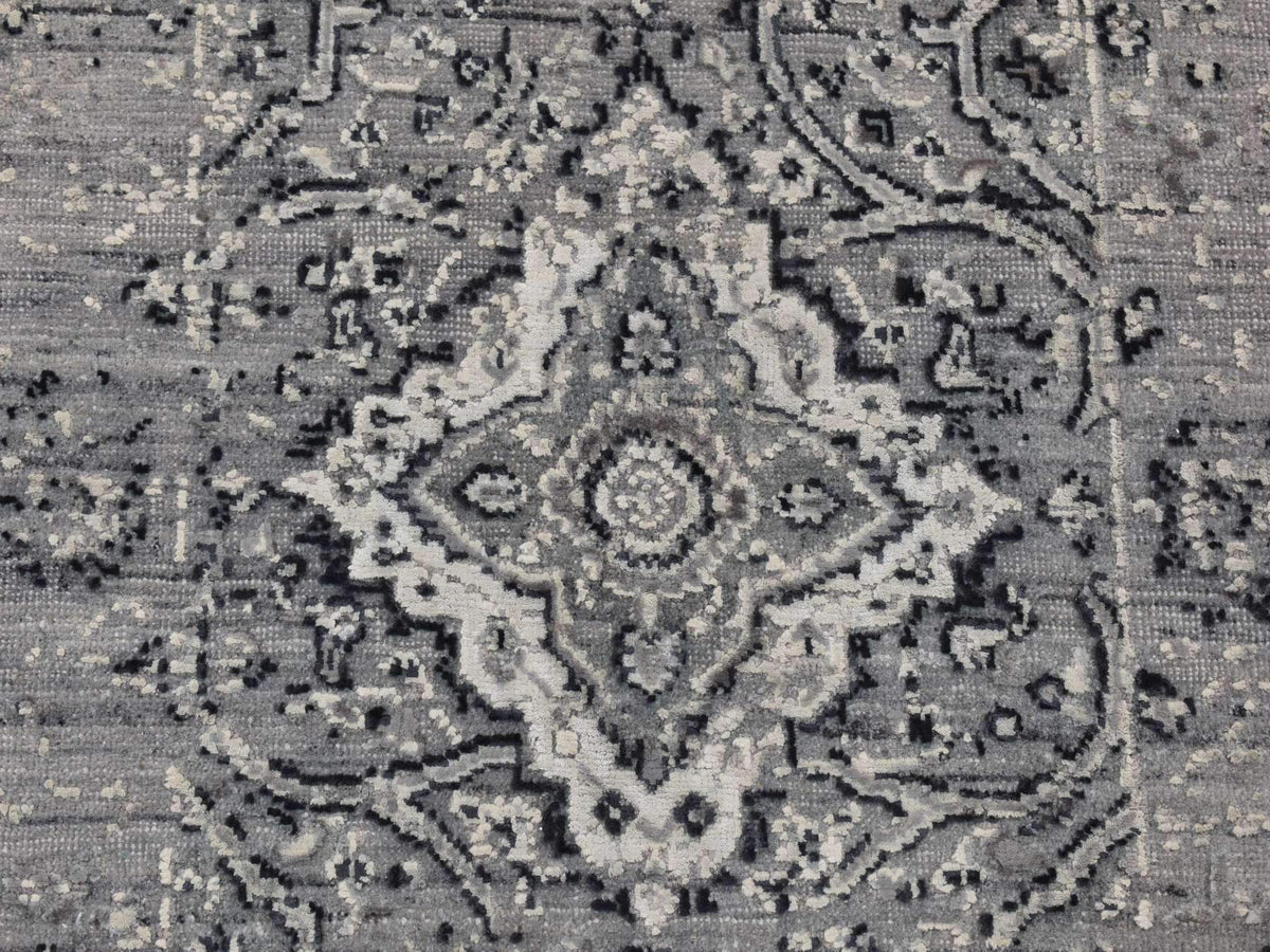 Transitional hand-knotted wool/silk rug in Gray, 2'1" x 3'1" — SKU O087781 (view 5)