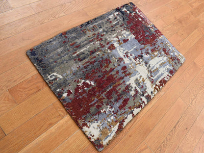 Modern / Contemporary hand-knotted wool/silk rug in Gray, 2' x 3' — SKU O087787 (view 2)