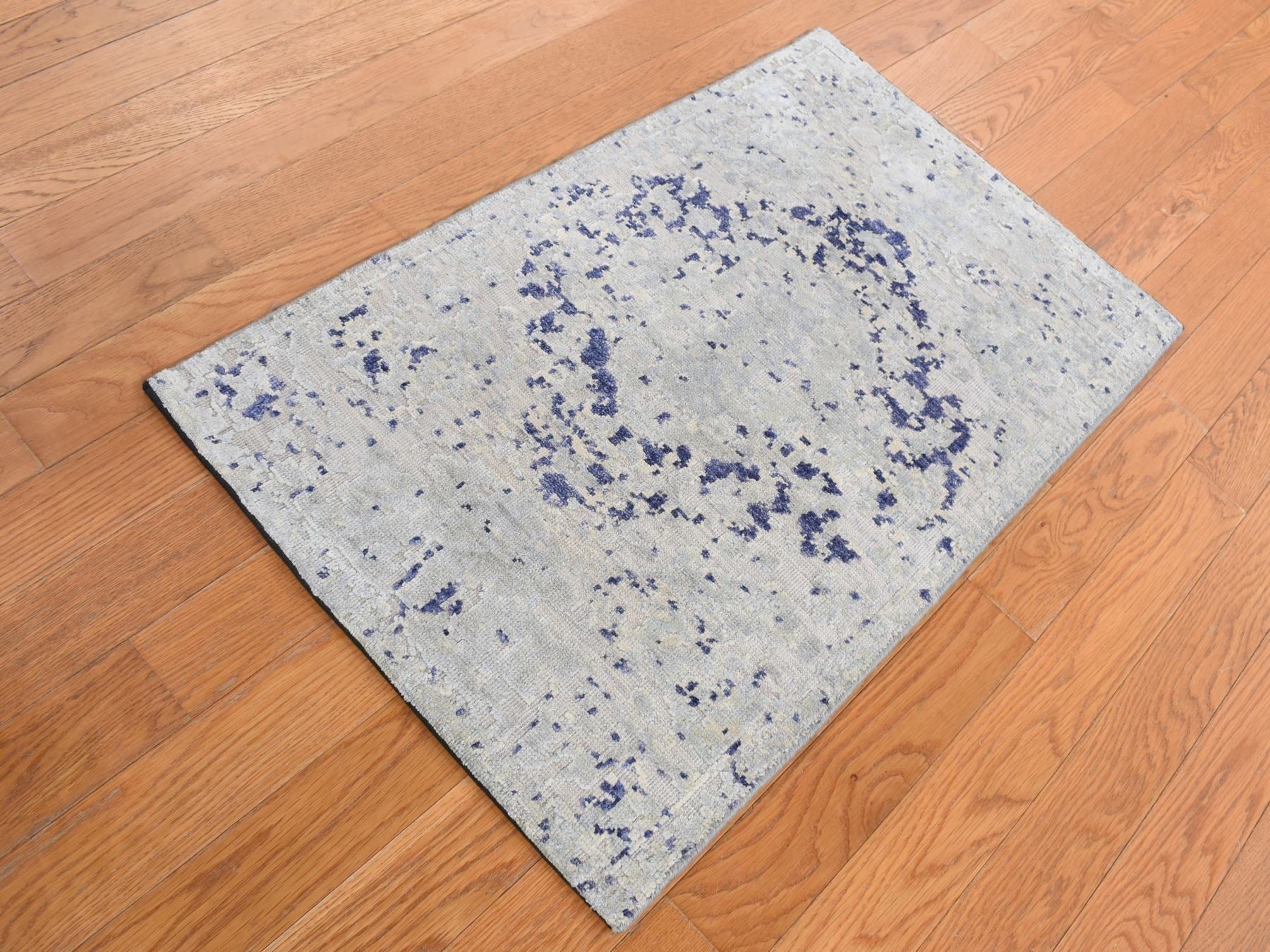 Transitional hand-knotted wool/silk rug in Gray, 2' x 3'1" — SKU O087794 (view 2)