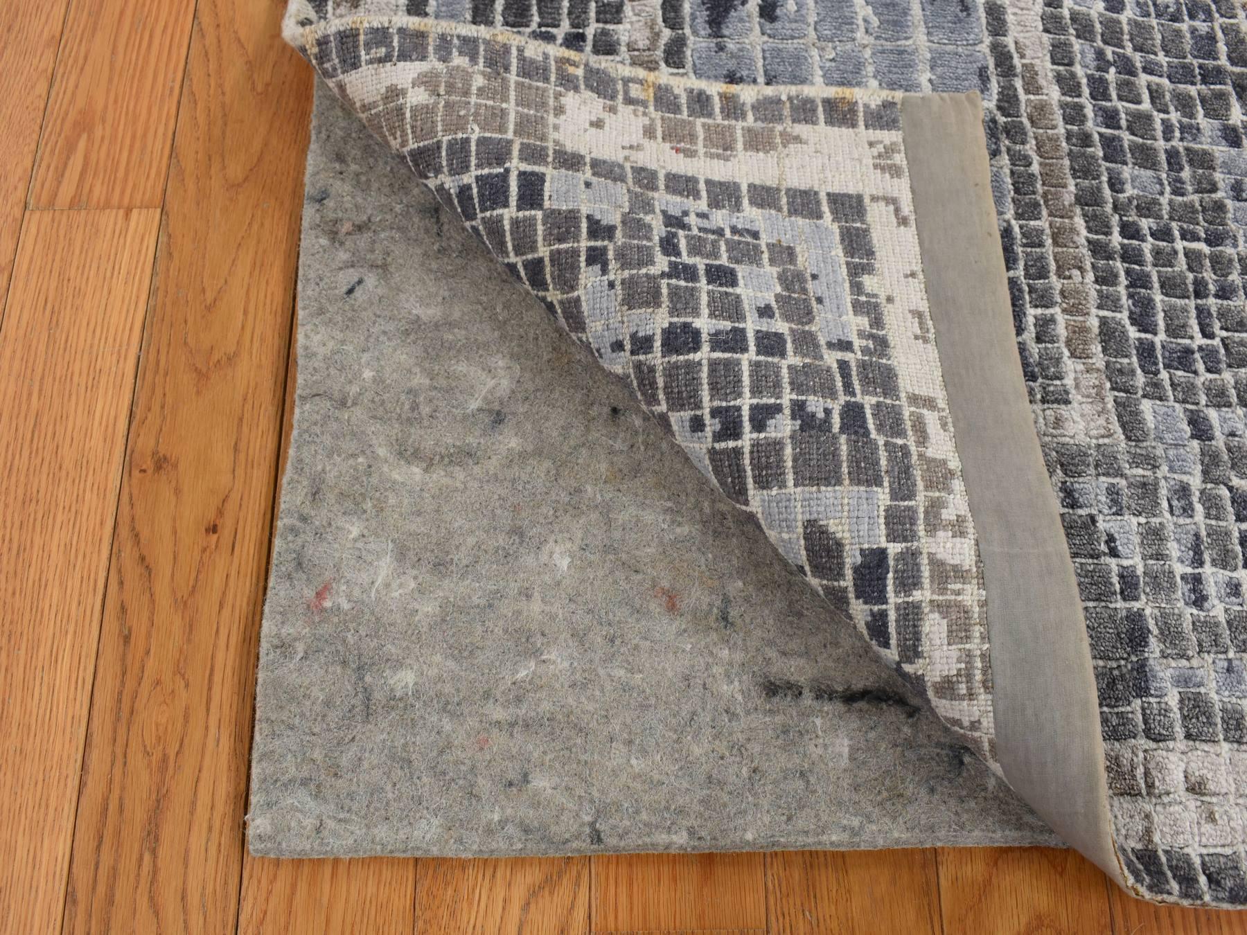 Modern / Contemporary hand-knotted wool/silk rug in Gray, 2'3" x 3'2" — SKU O087801 (view 3)