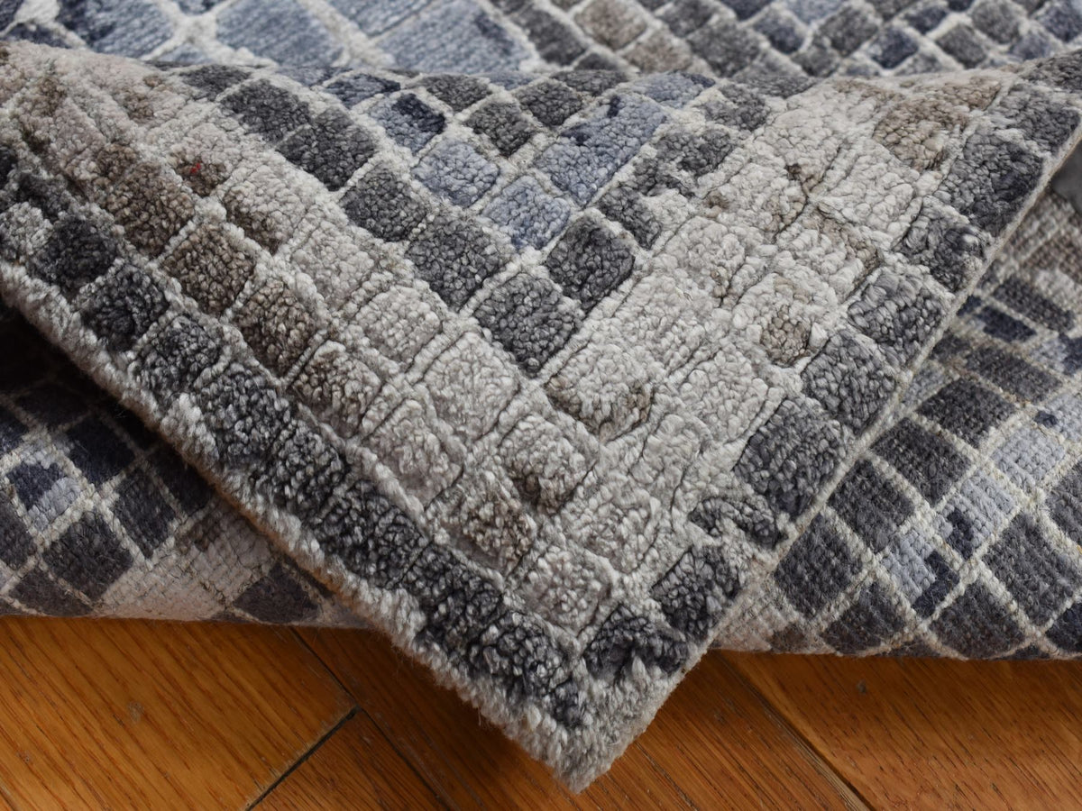 Modern / Contemporary hand-knotted wool/silk rug in Gray, 2'3" x 3'2" — SKU O087801 (view 4)
