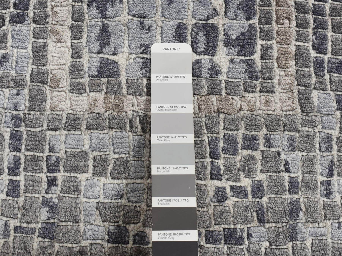 Modern / Contemporary hand-knotted wool/silk rug in Gray, 2'3" x 3'2" — SKU O087801 (view 5)