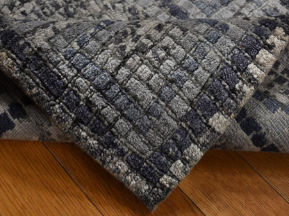 Modern / Contemporary hand-knotted wool/silk rug in Gray, 2'3" x 3'2" — SKU O087805 (view 4)