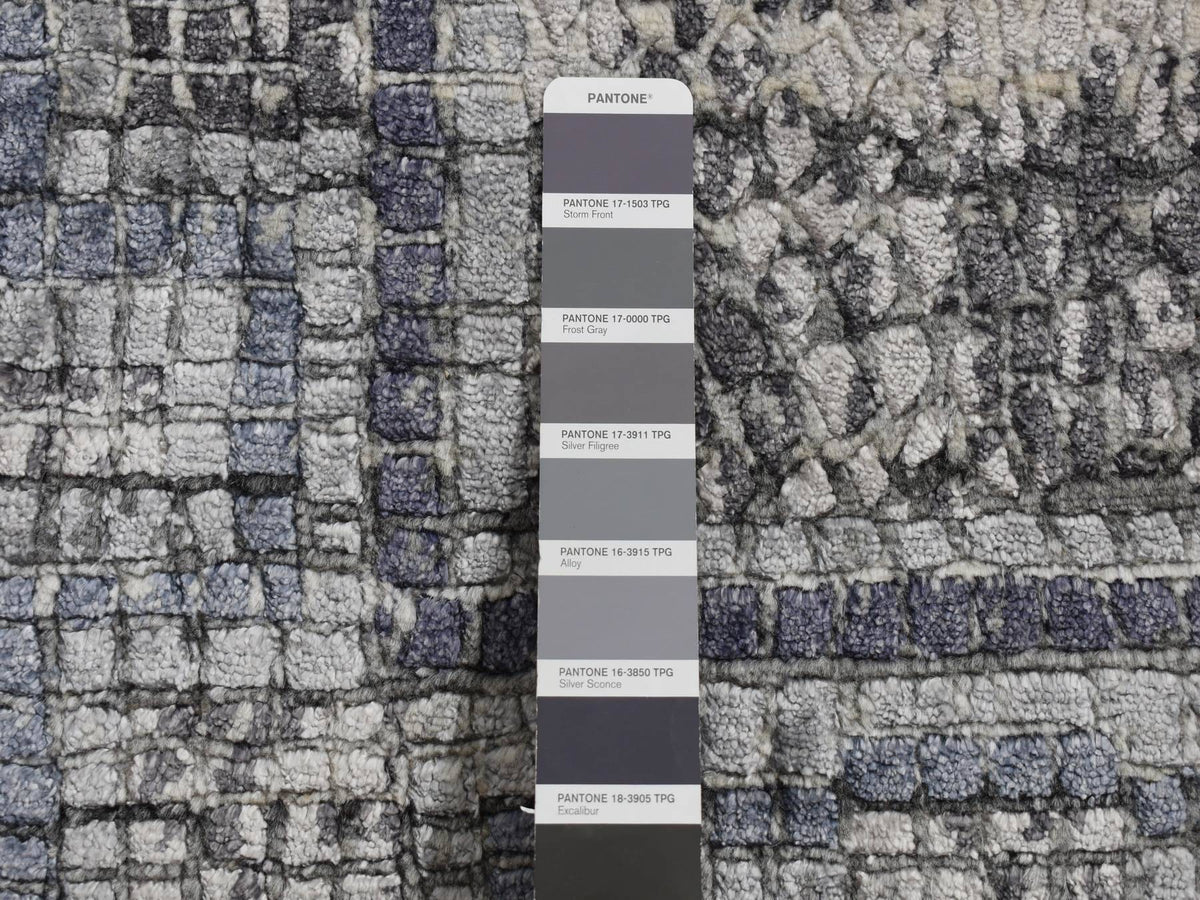 Modern / Contemporary hand-knotted wool/silk rug in Gray, 2'3" x 3'2" — SKU O087805 (view 5)