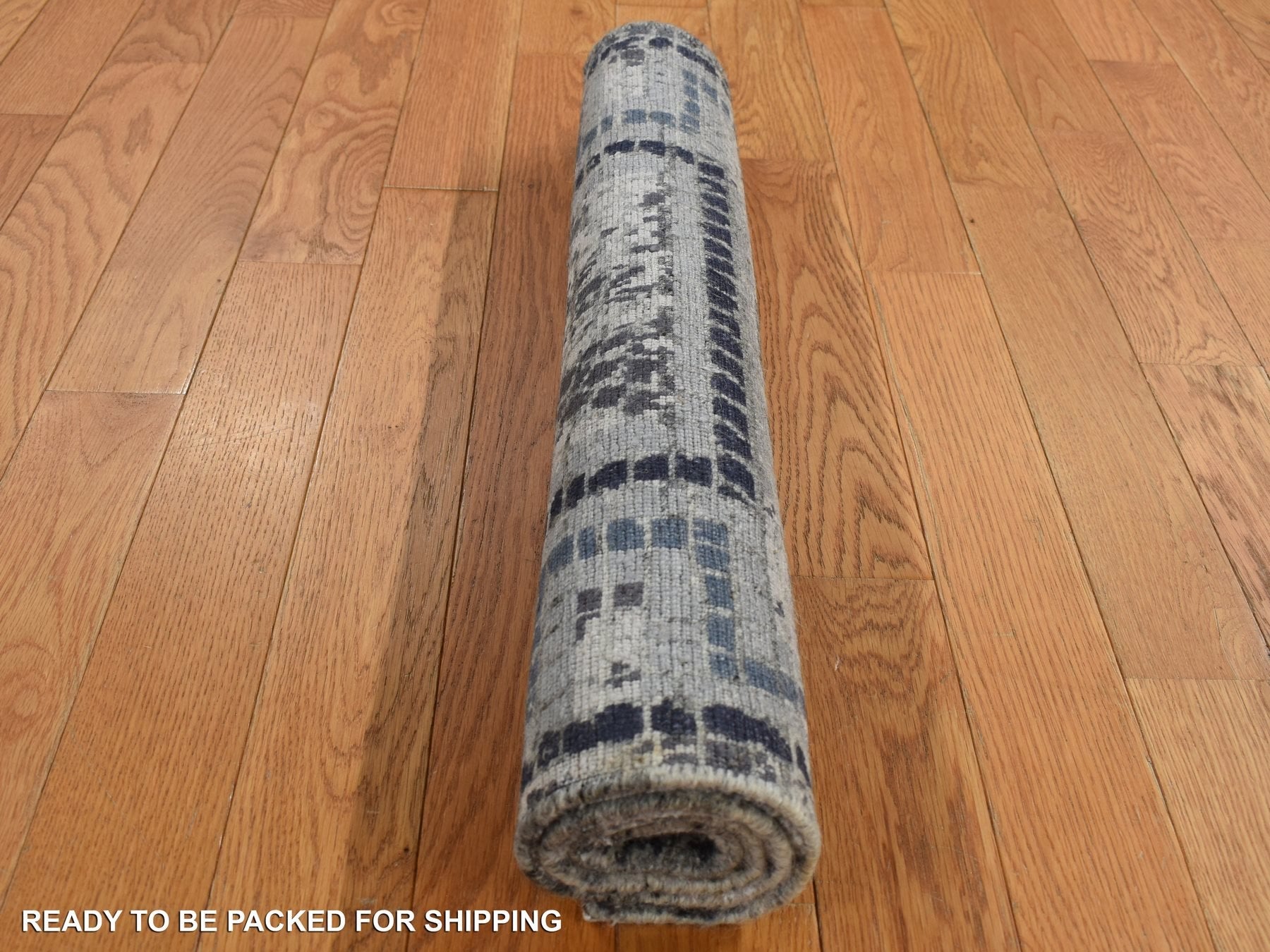 Modern / Contemporary hand-knotted wool/silk rug in Gray, 2'3" x 3'2" — SKU O087805 (view 7)
