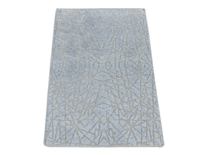 Modern / Contemporary hand-knotted wool/silk rug in Gray, 2' x 3' — SKU O087808