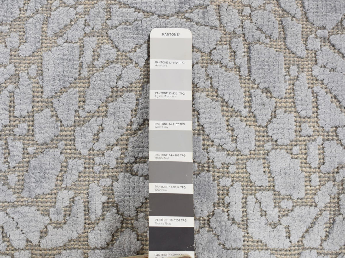 Modern / Contemporary hand-knotted wool/silk rug in Gray, 2' x 3' — SKU O087808 (view 5)