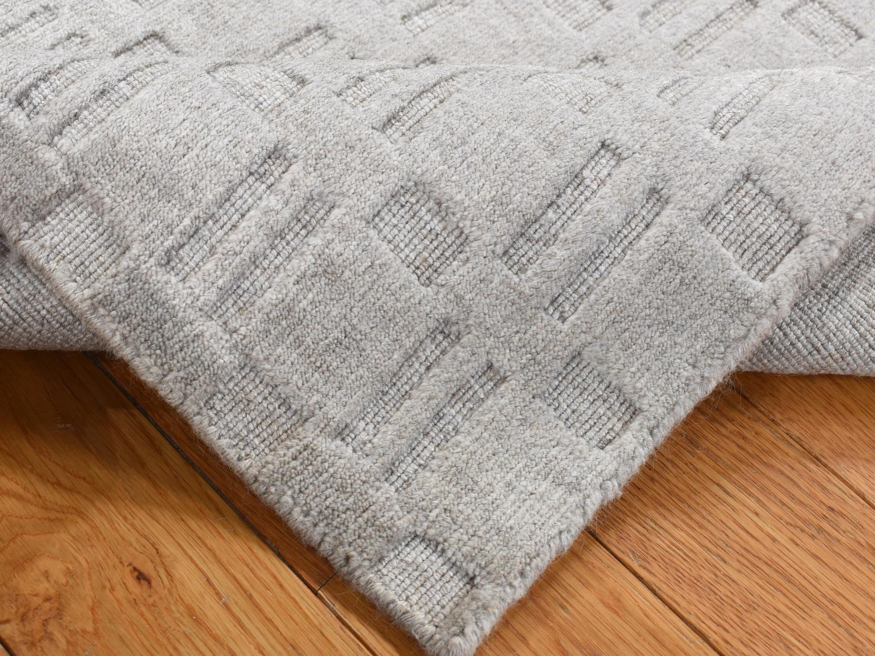 Modern / Contemporary hand-knotted wool rug in Gray, 2' x 3' — SKU O087823 (view 4)
