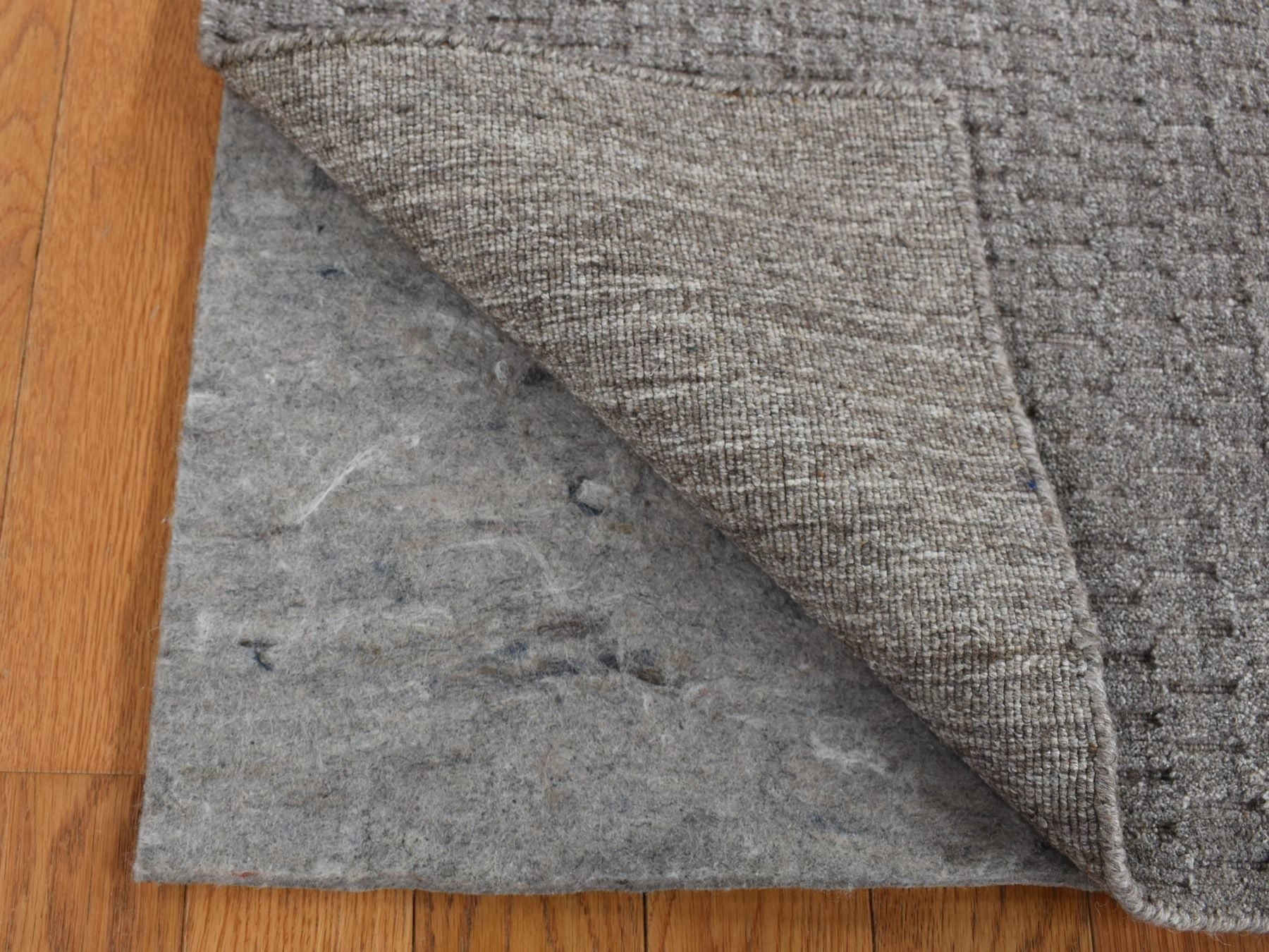 Modern / Contemporary hand-knotted wool rug in Gray, 2' x 3' — SKU O087830 (view 3)