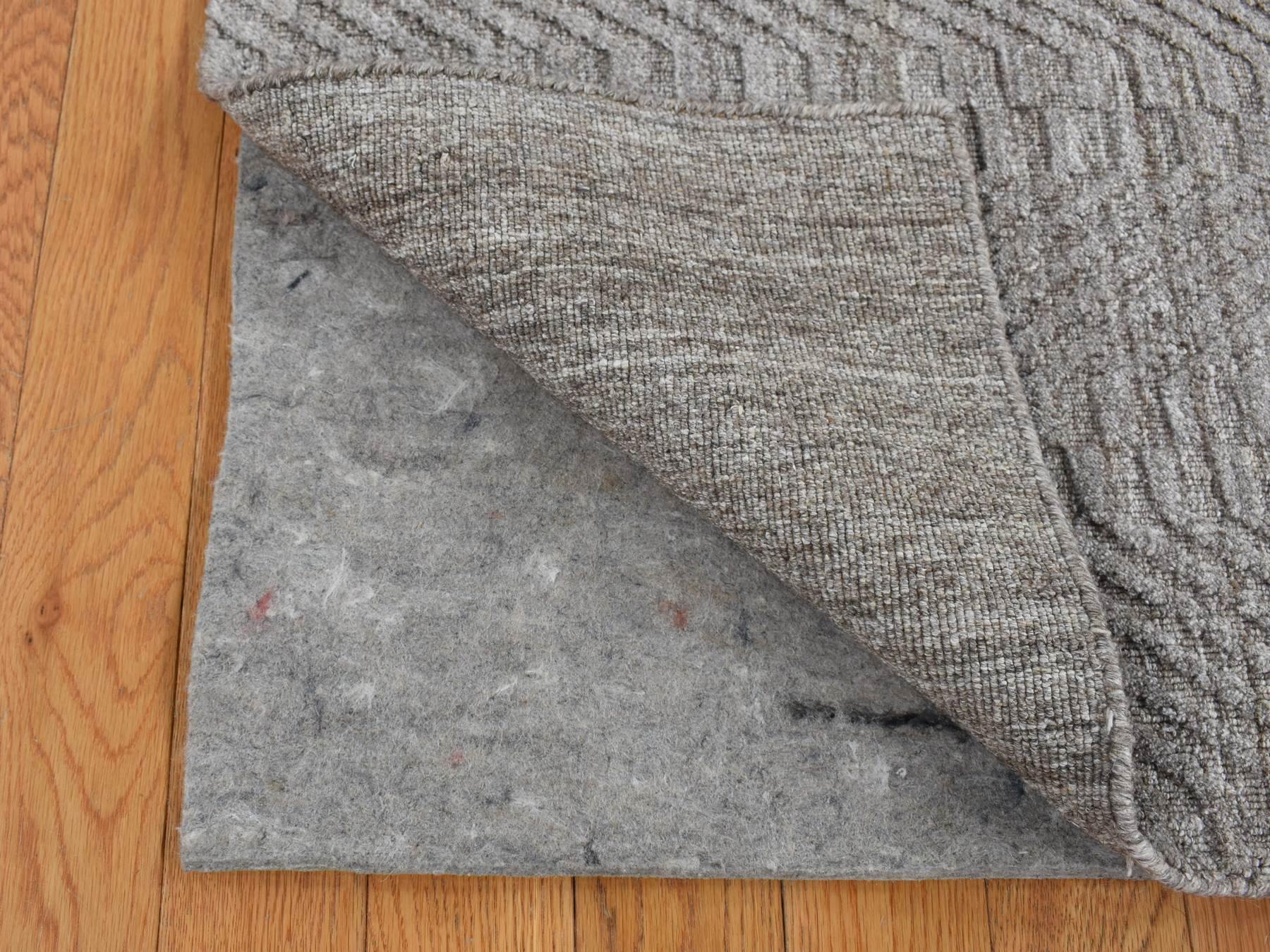 Modern / Contemporary hand-knotted wool rug in Gray, 2' x 3' — SKU O087835 (view 3)