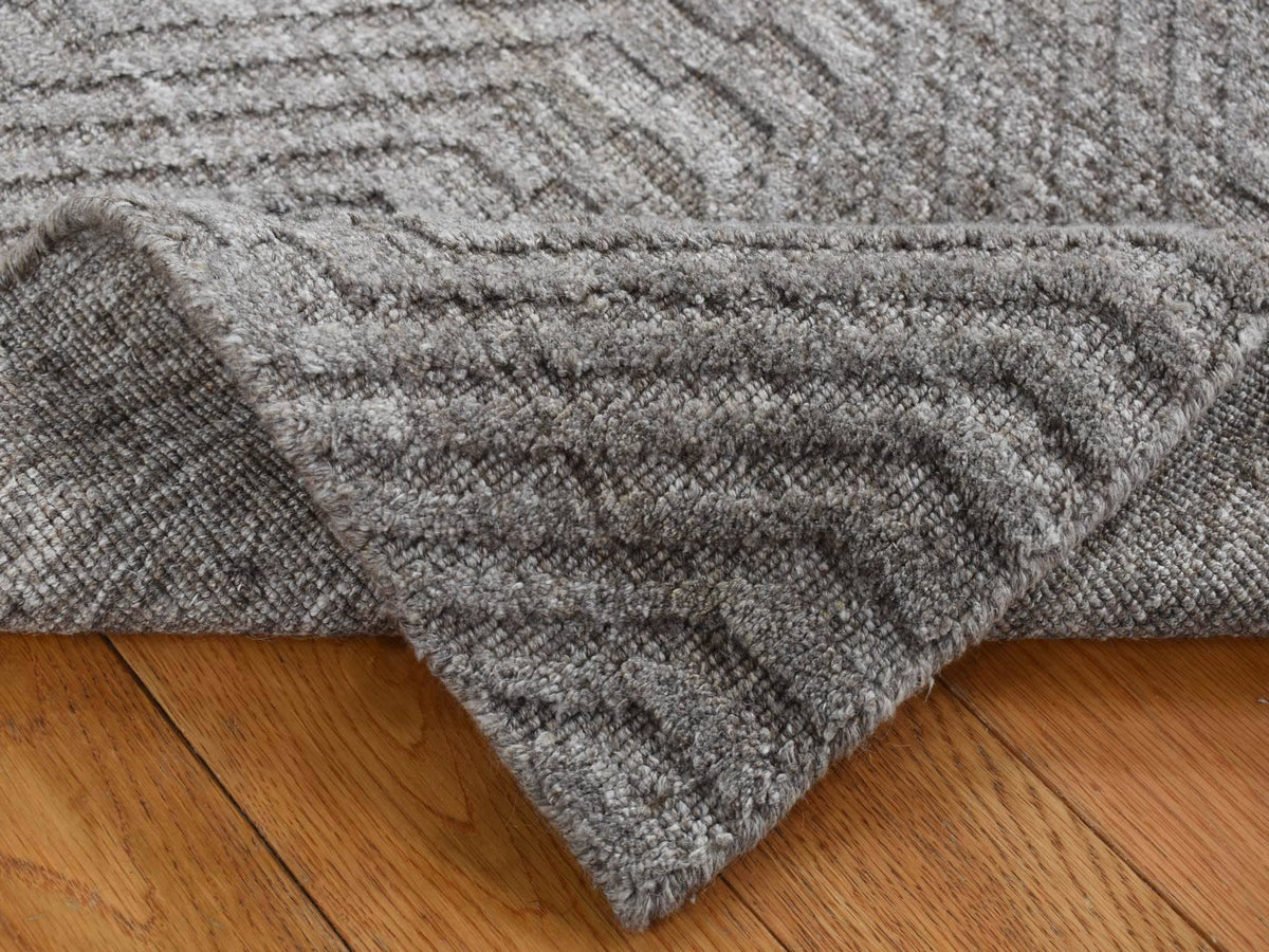 Modern / Contemporary hand-knotted wool rug in Gray, 2' x 3' — SKU O087835 (view 4)
