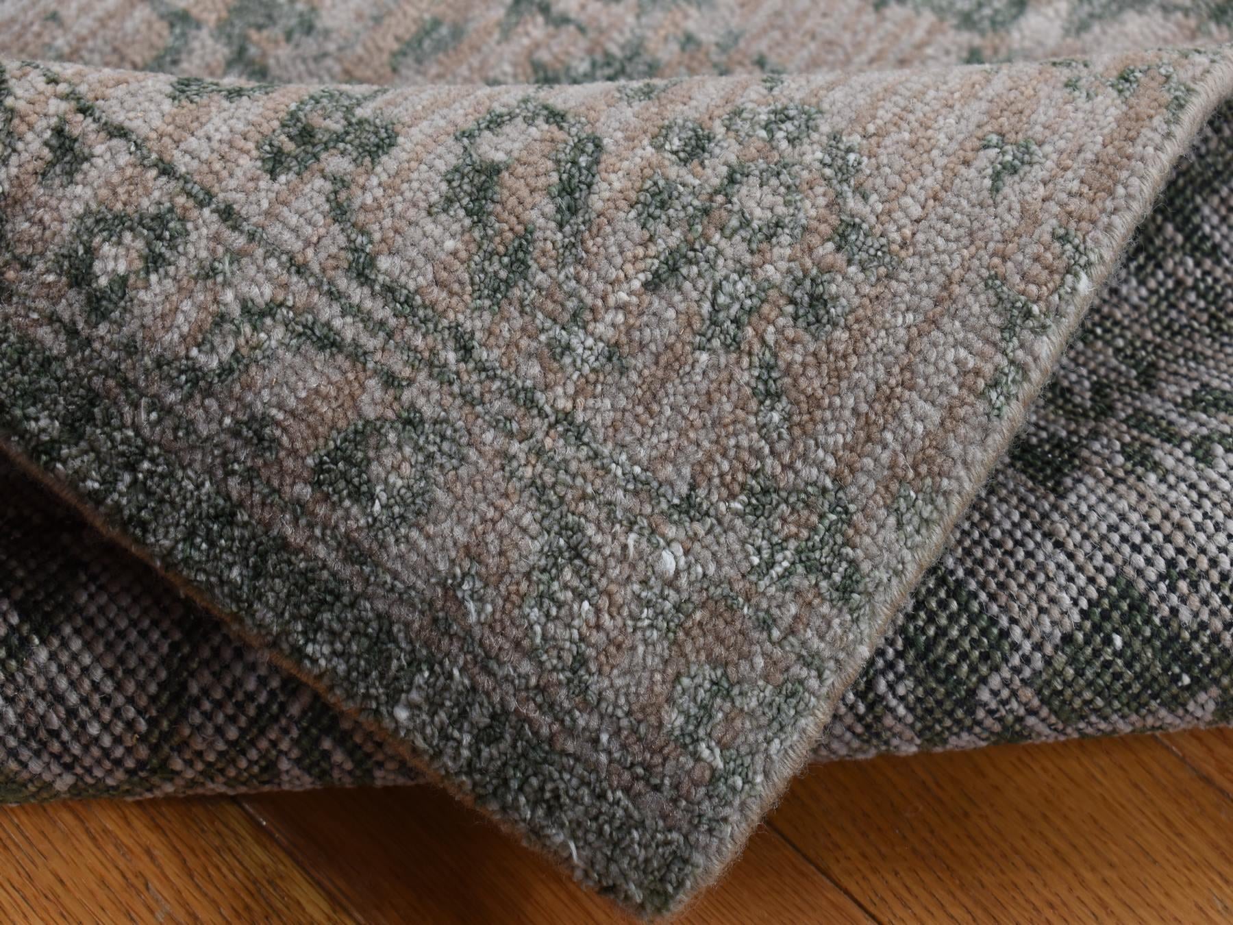Heriz Transitional hand-knotted wool/silk rug in Gray, 2' x 3' — SKU O087837 (view 4)