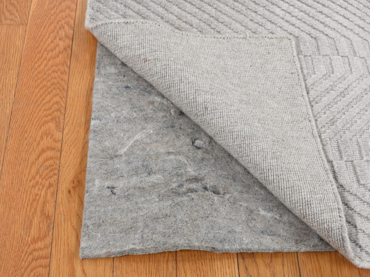 Modern / Contemporary hand-knotted wool/silk rug in Gray, 2' x 3' — SKU O087838 (view 3)