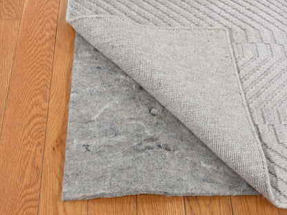 Modern / Contemporary hand-knotted wool/silk rug in Gray, 2' x 3' — SKU O087838 (view 3)