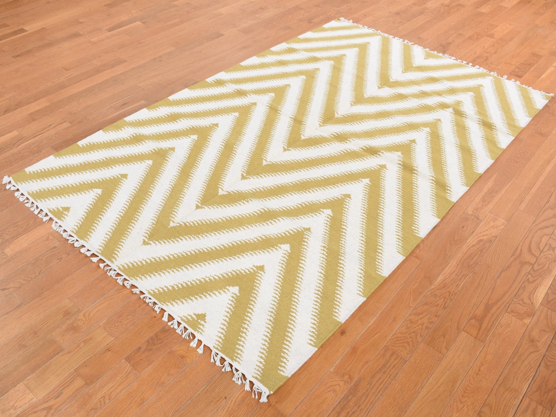 Kilim Flat-Weave hand-knotted wool rug in Yellow, 5' x 8' — SKU O087887 (view 3)
