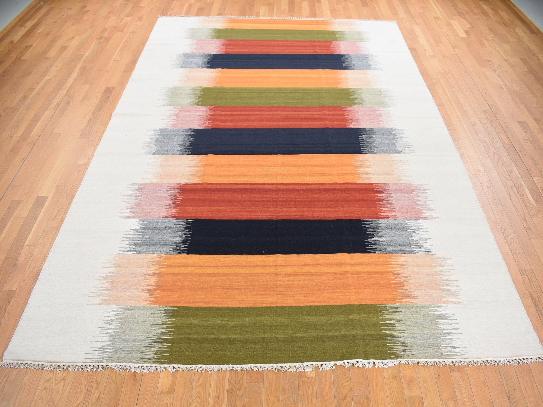 Kilim Flat-Weave hand-knotted wool rug in Ivory, 9' x 12'6" — SKU O087895 (view 2)