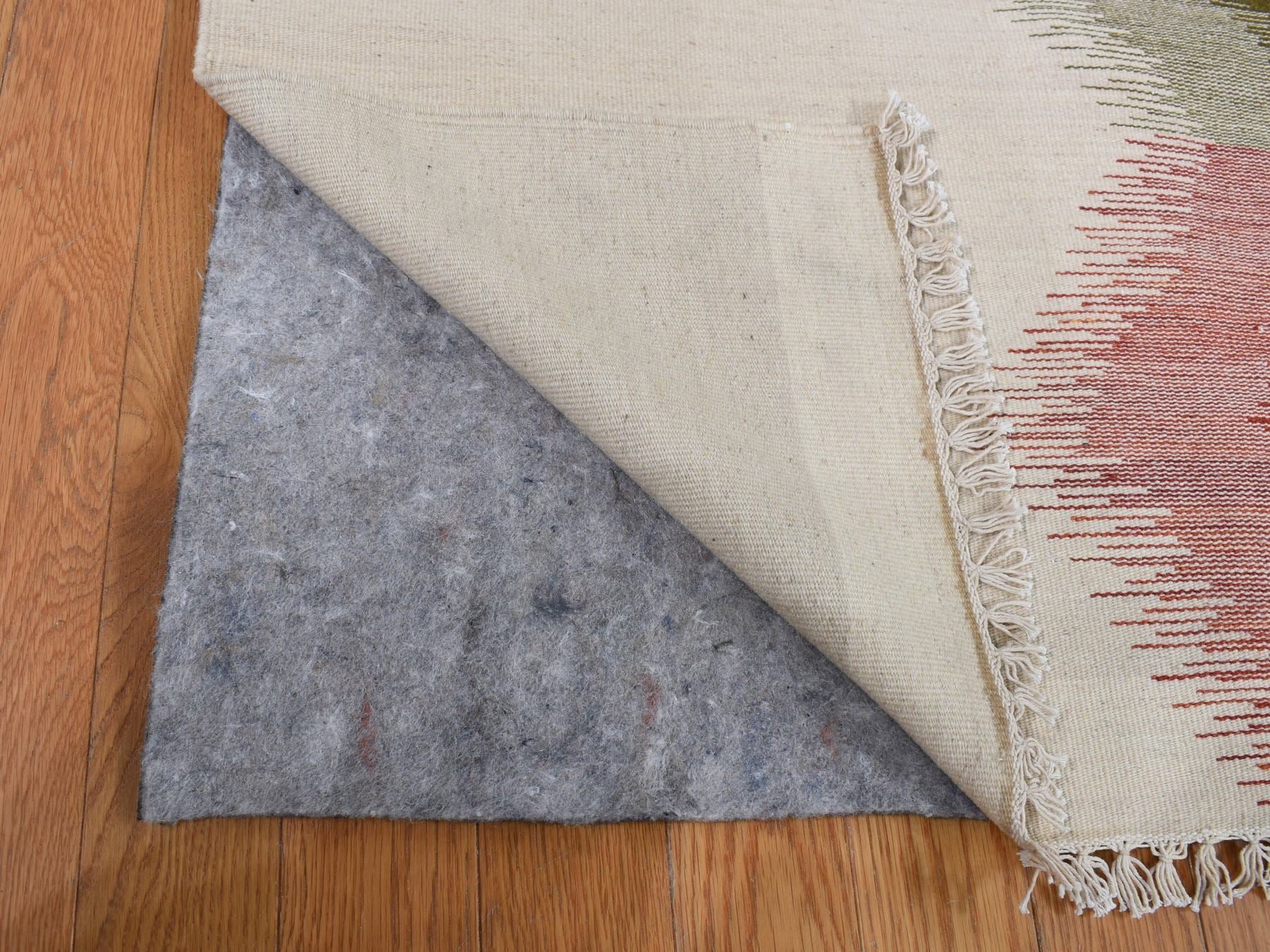 Kilim Flat-Weave hand-knotted wool rug in Ivory, 9' x 12'7" — SKU O087905 (view 4)