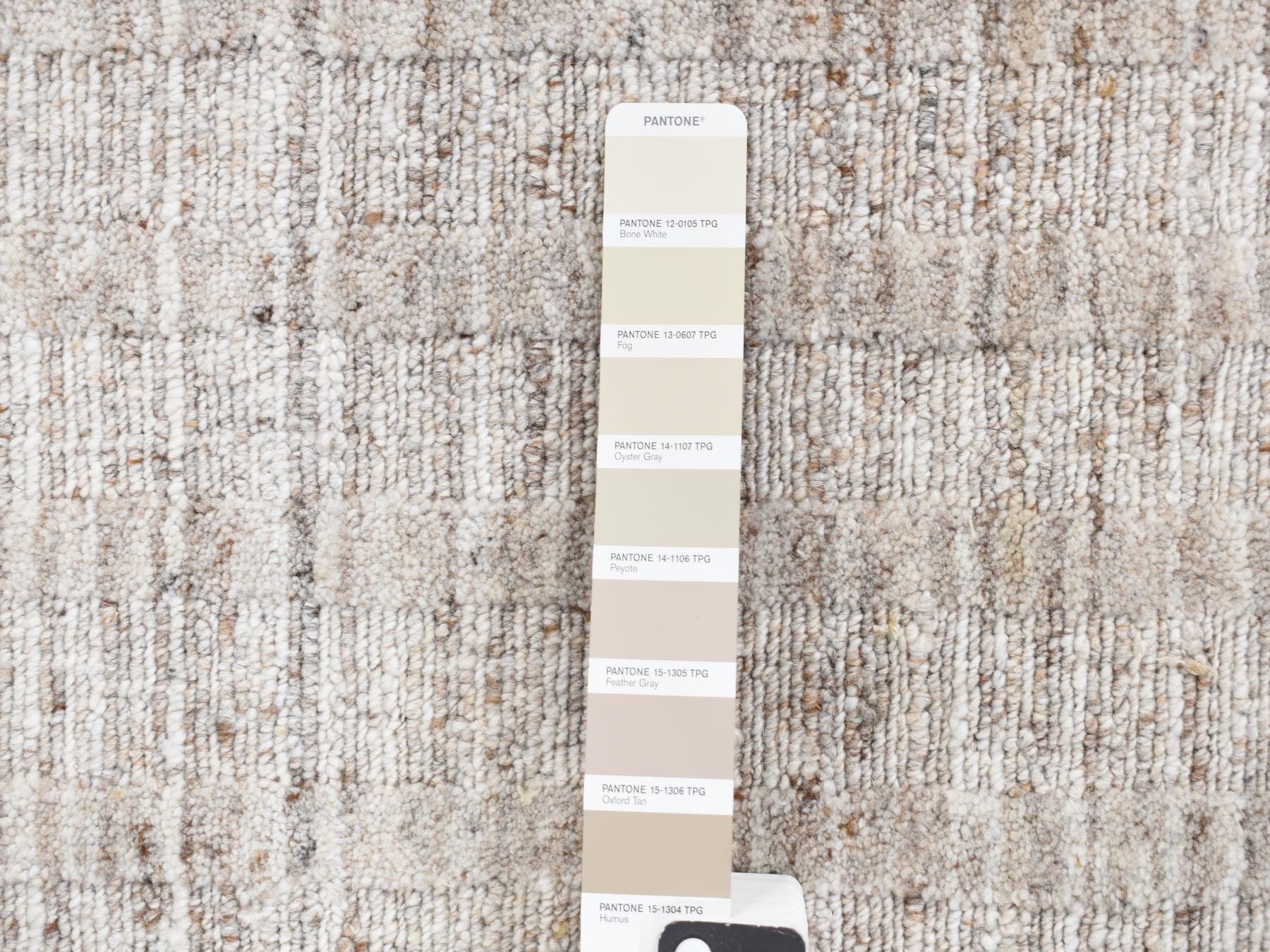 Modern / Contemporary hand-knotted wool rug in Gray, 1'6" x 1'6" — SKU O087943 (view 2)