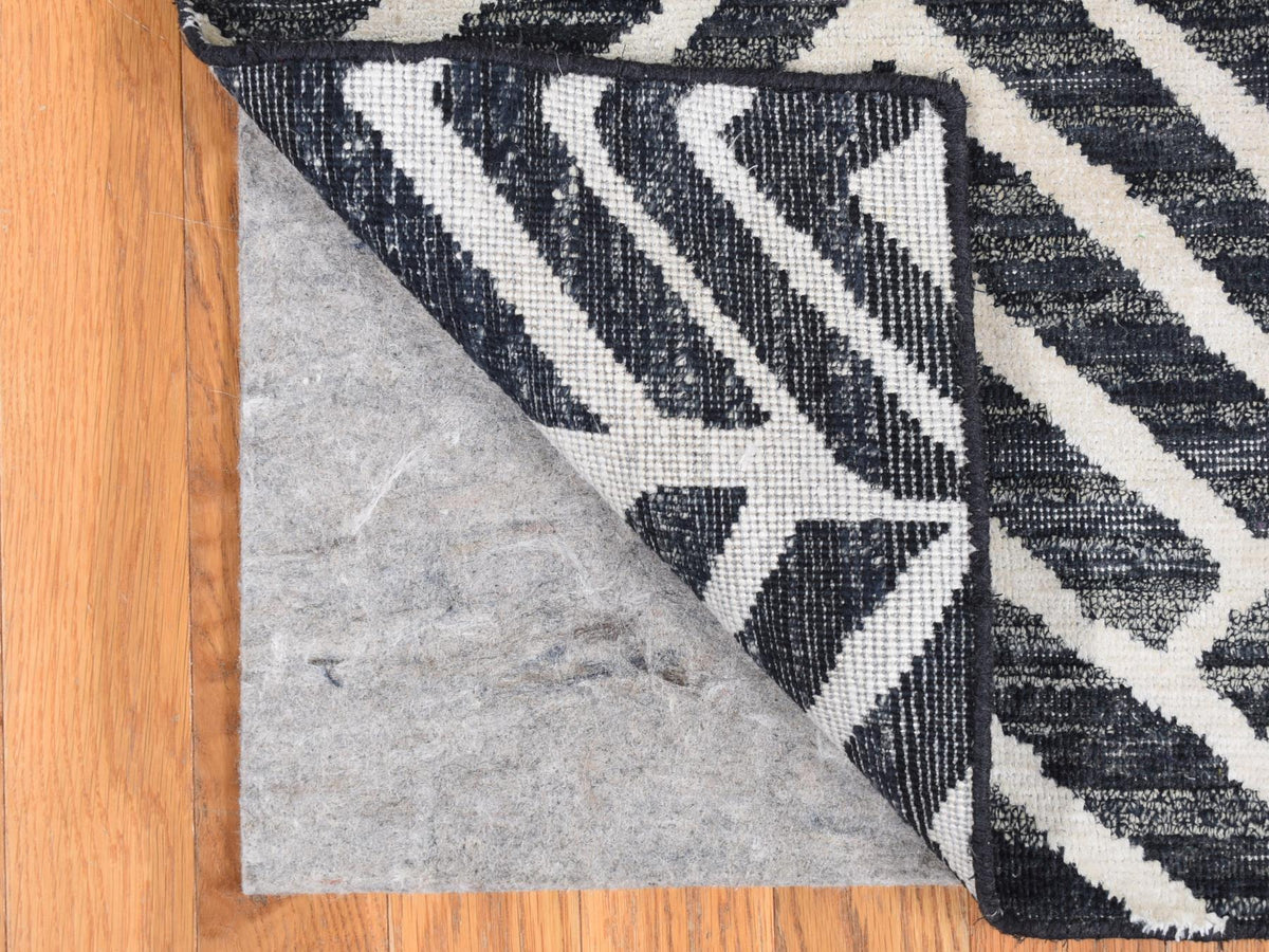 Modern / Contemporary hand-knotted wool/silk rug in Black, 2'2" x 2'2" — SKU O087990 (view 2)