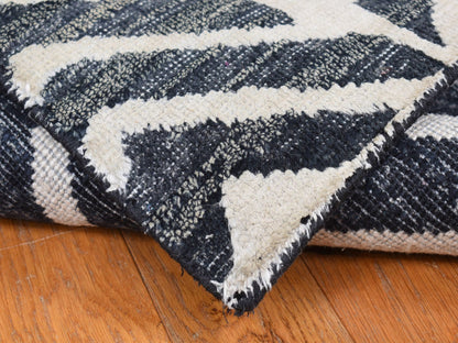 Black 2'2" x 2'2" Modern and Contemporary Hand knotted Wool/Silk Rug - Sku: O087990