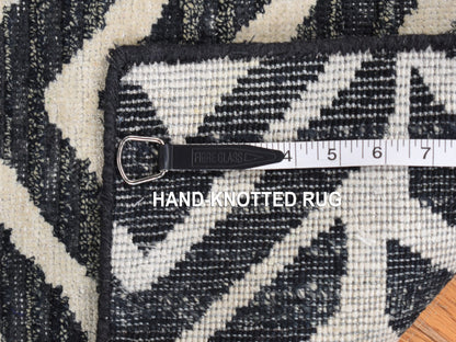 Black 2'2" x 2'2" Modern and Contemporary Hand knotted Wool/Silk Rug - Sku: O087990