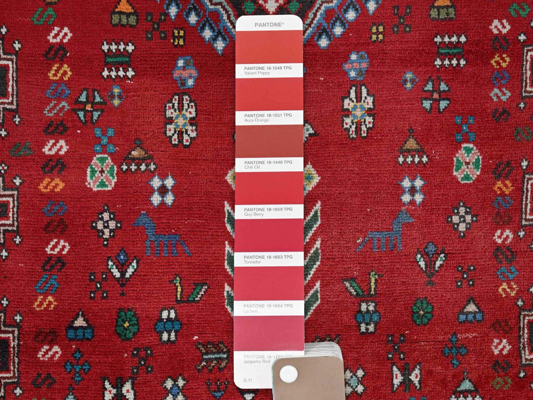 Shiraz Vintage hand-knotted wool runner in Red & Ivory, 3'5" x 8'2" — SKU O0883 (view 4)