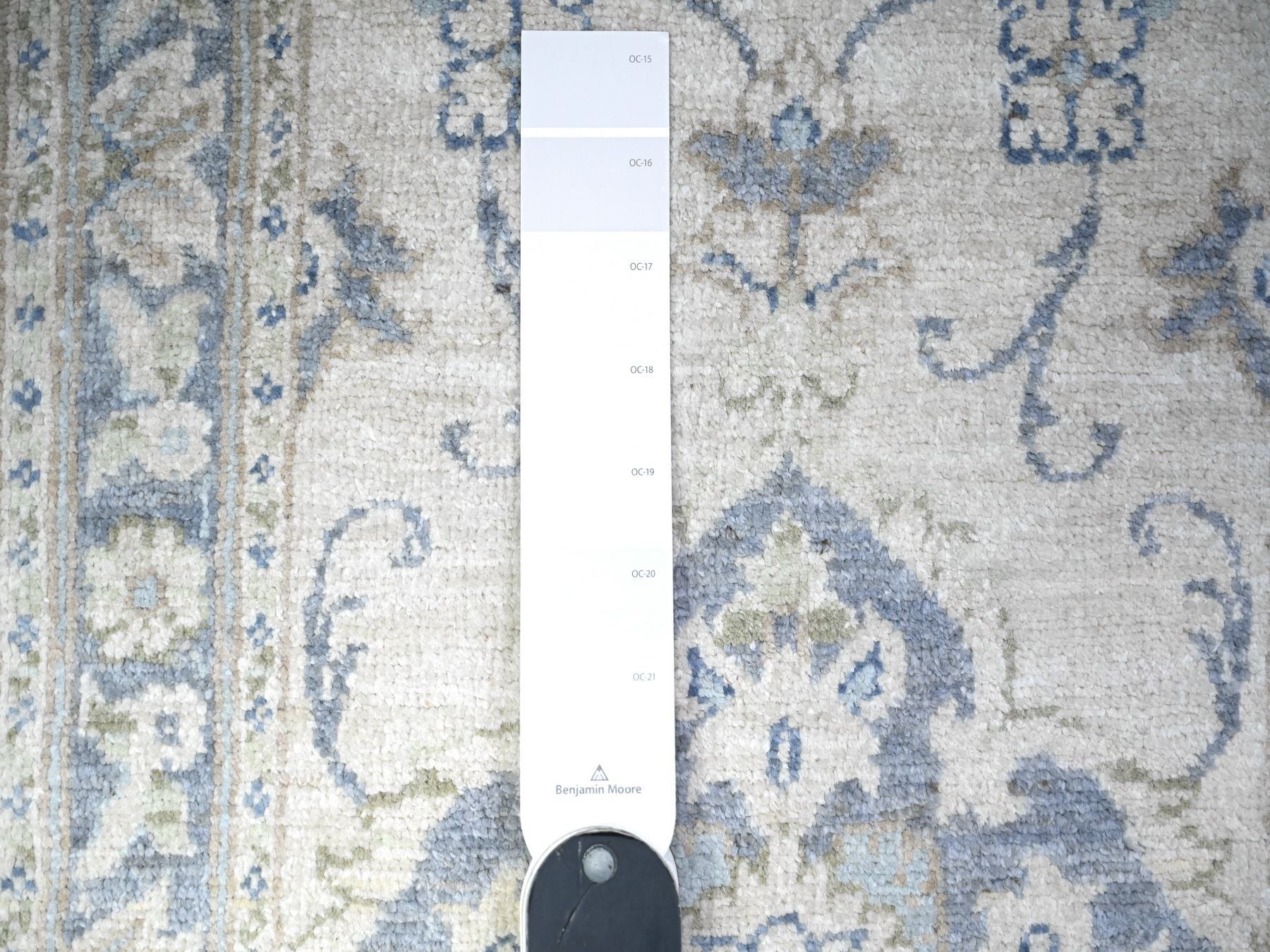 Samarkand Oushak hand-knotted wool rug in Ivory & Blue, 1'10" x 3' — SKU O088424 (view 3)