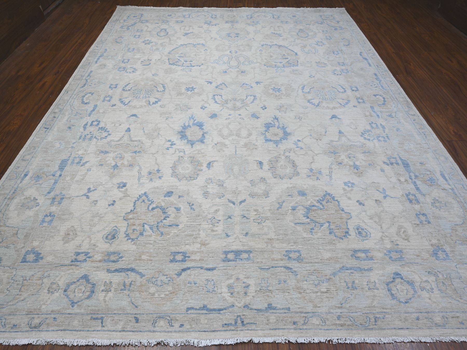 Peshawar hand-knotted wool rug in Ivory, 9'10" x 12'4", SKU O089002