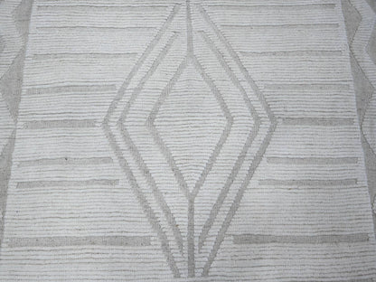 Ivory 9'11" x 14'2" Tribal Hand knotted Wool Rug - Sku: O089174