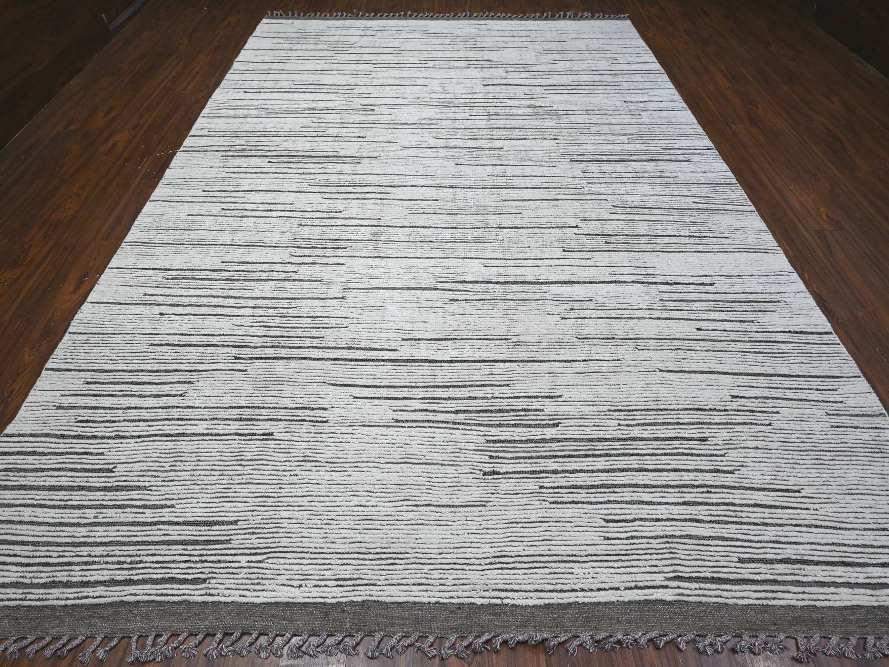 Tribal hand-knotted wool rug in Ivory, 8'11" x 13'2", SKU O089190