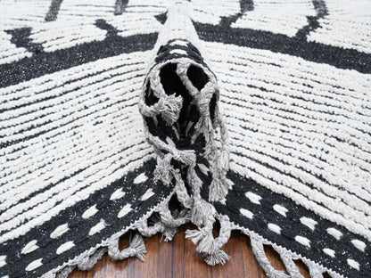 Ivory 9'11" x 14'0" Tribal Hand knotted Wool Rug - Sku: O089315