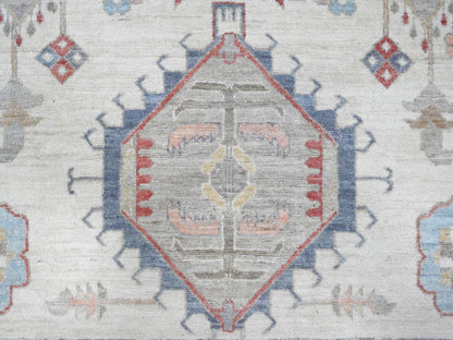 Ivory 9'10" x 13'10" Heriz Hand knotted Wool Rug - Sku: O089492