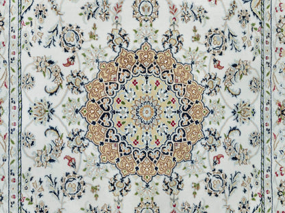 Ivory 4'7" x 6'8" Fine Oriental Hand knotted Wool Rug - Sku: O090013