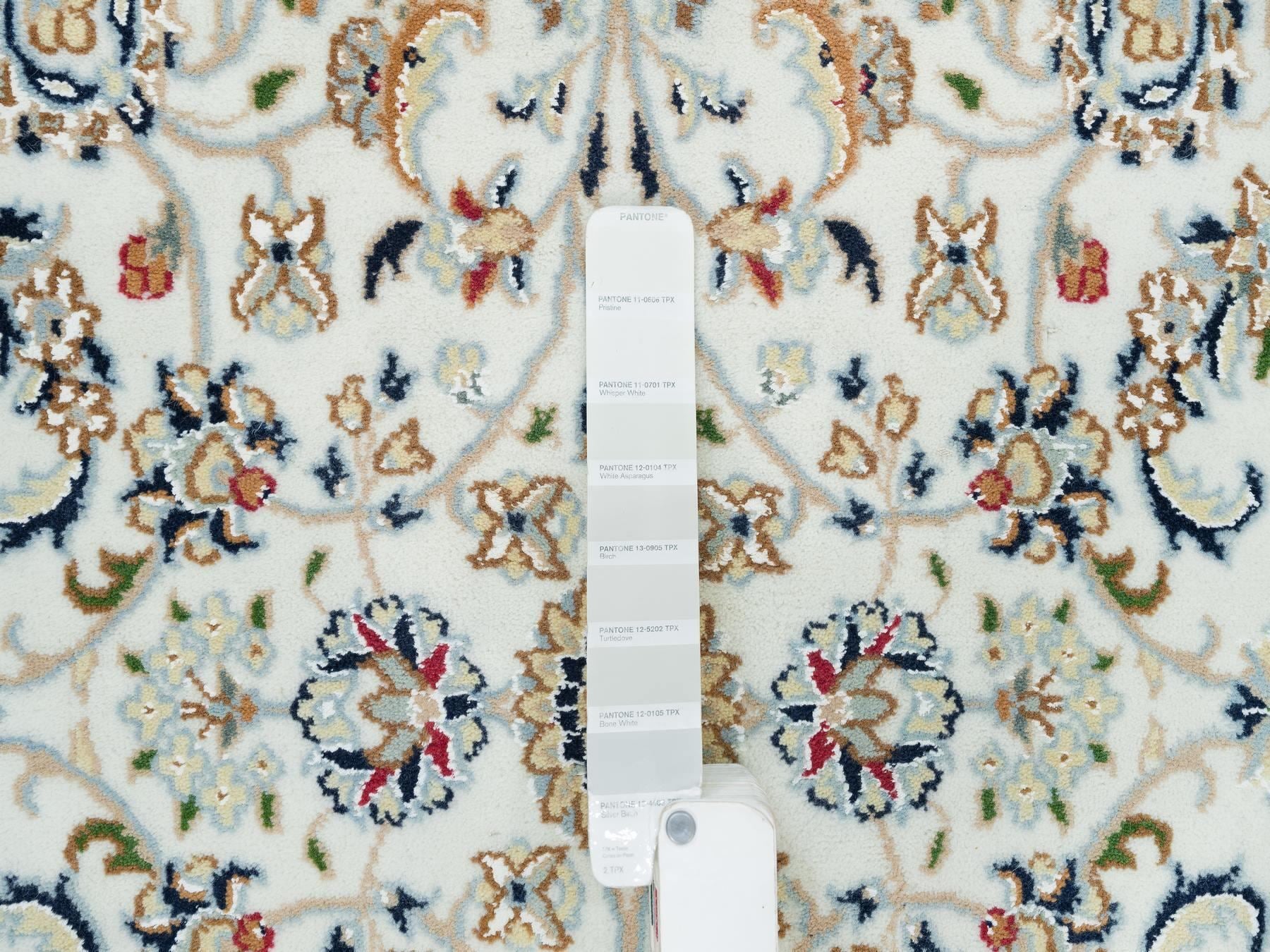 Nain Fine Oriental hand-knotted wool rug in Ivory, 3'9" x 3'9" — SKU O090037 (view 4)