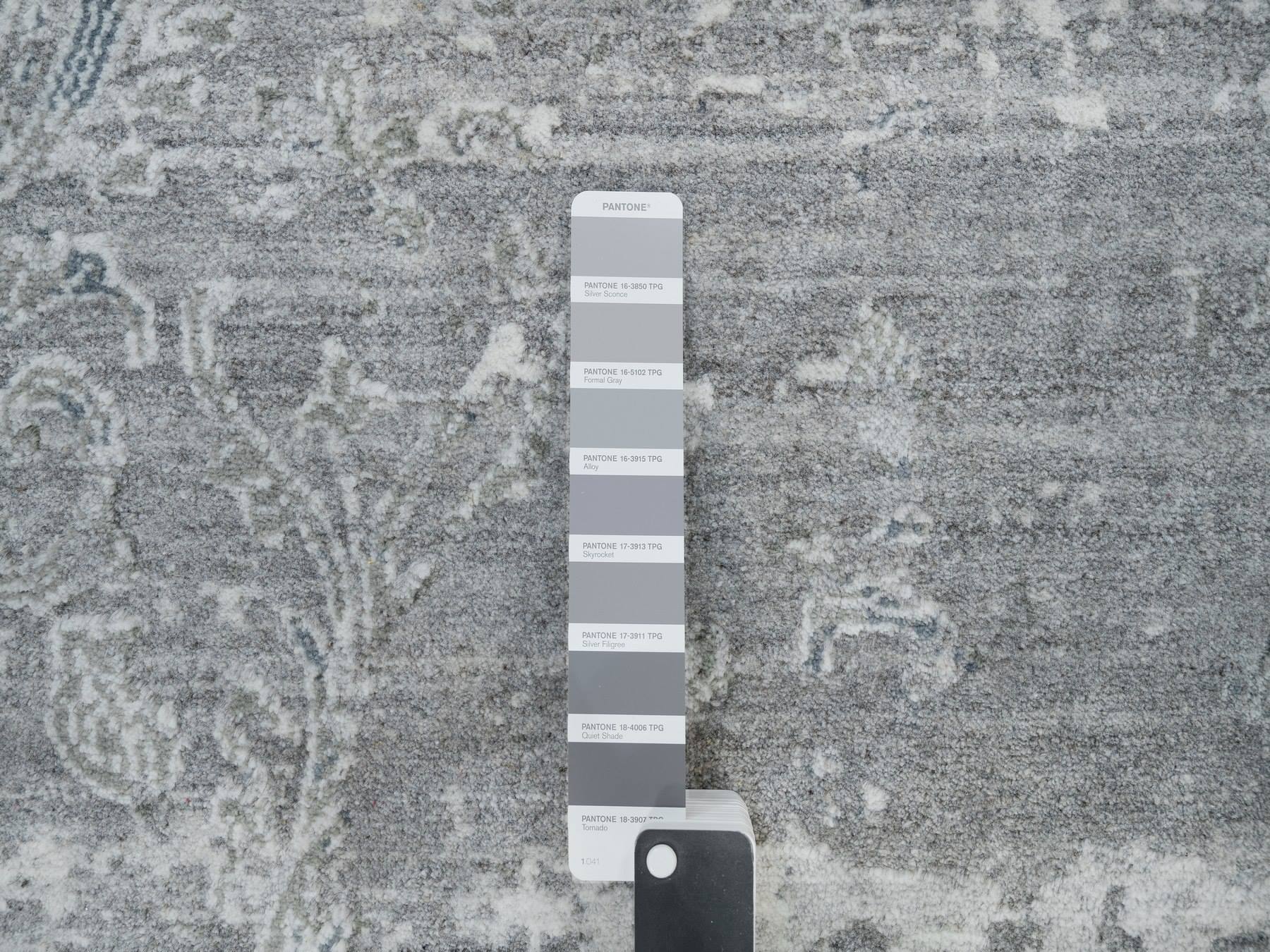 Transitional hand-knotted wool/plant based silk rug in Gray, 8'9" x 11'10" — SKU O090133 (view 7)