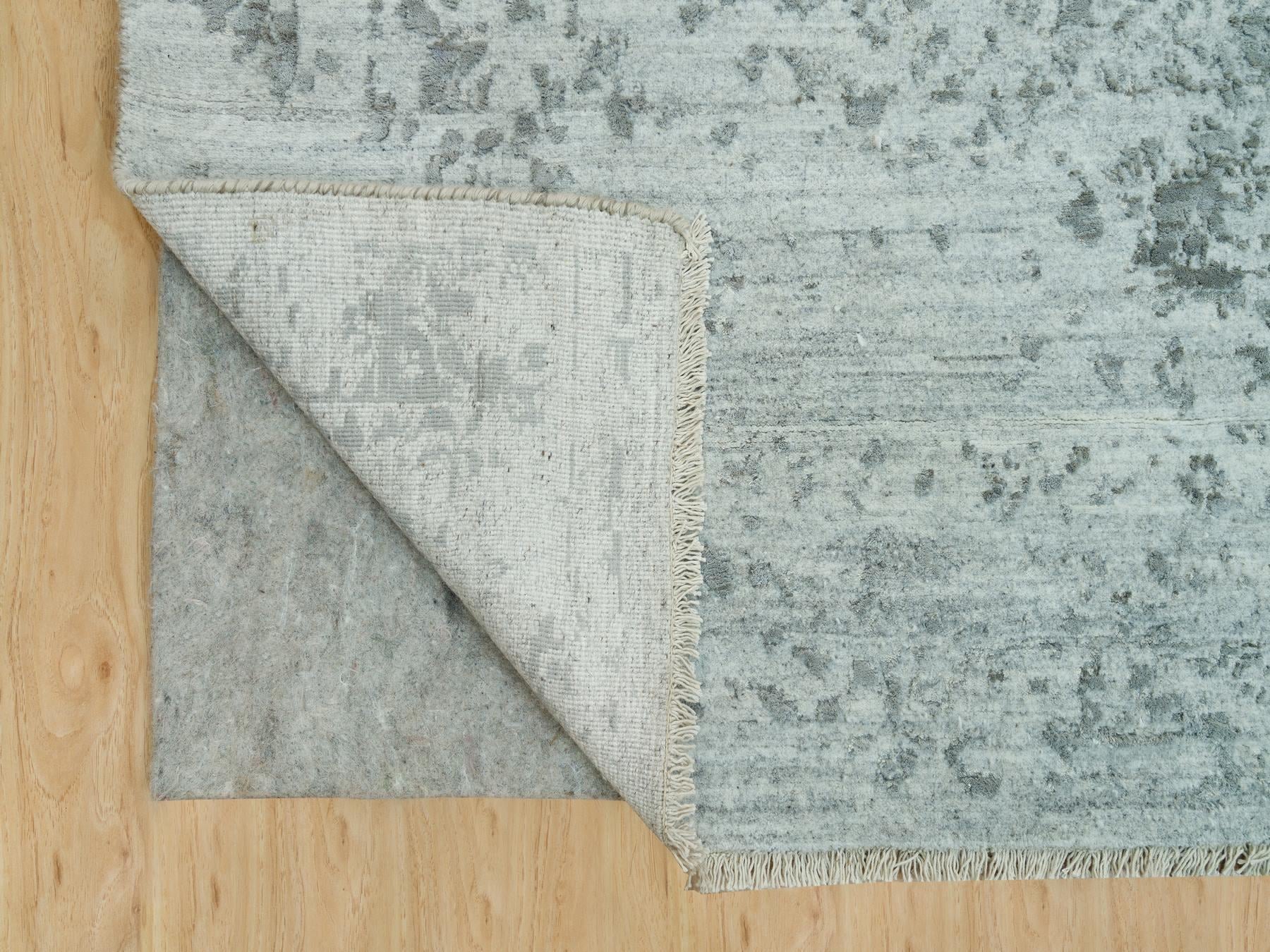 Transitional hand-knotted wool/silk rug in Gray, 8' x 10'1" — SKU O090200 (view 4)