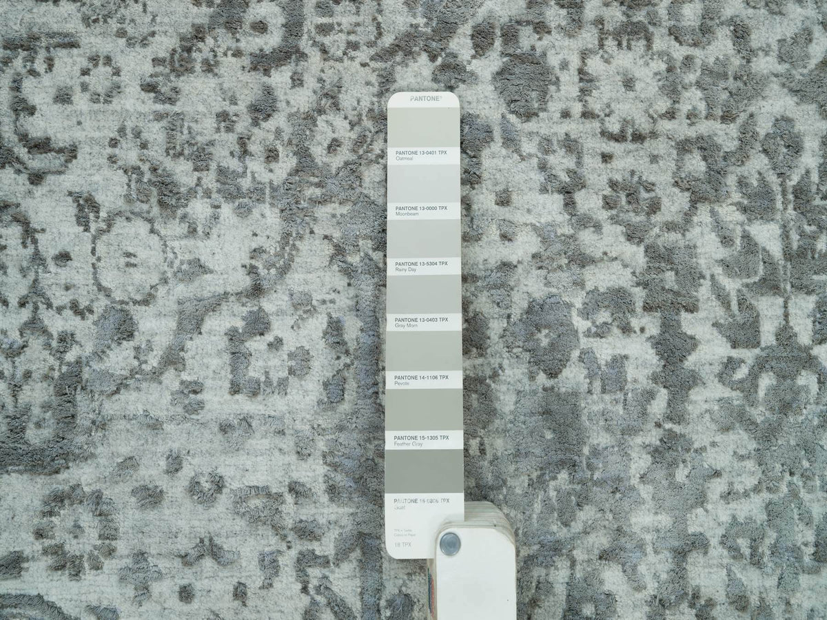 Transitional hand-knotted wool/silk rug in Gray, 8' x 10'1" — SKU O090200 (view 7)