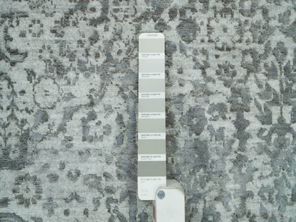 Transitional hand-knotted wool/silk rug in Gray, 8' x 10'1" — SKU O090200 (view 7)