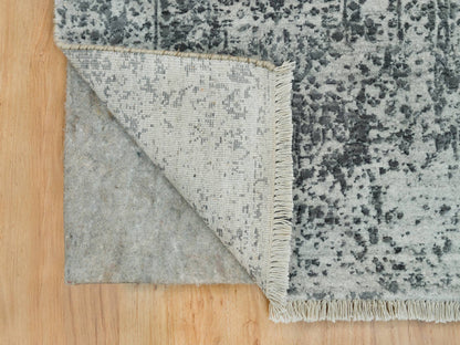 Transitional hand-knotted wool/silk rug in Gray, 2' x 3' — SKU O090206 (view 3)
