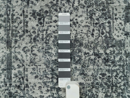 Transitional hand-knotted wool/silk rug in Gray, 2' x 3' — SKU O090206 (view 4)
