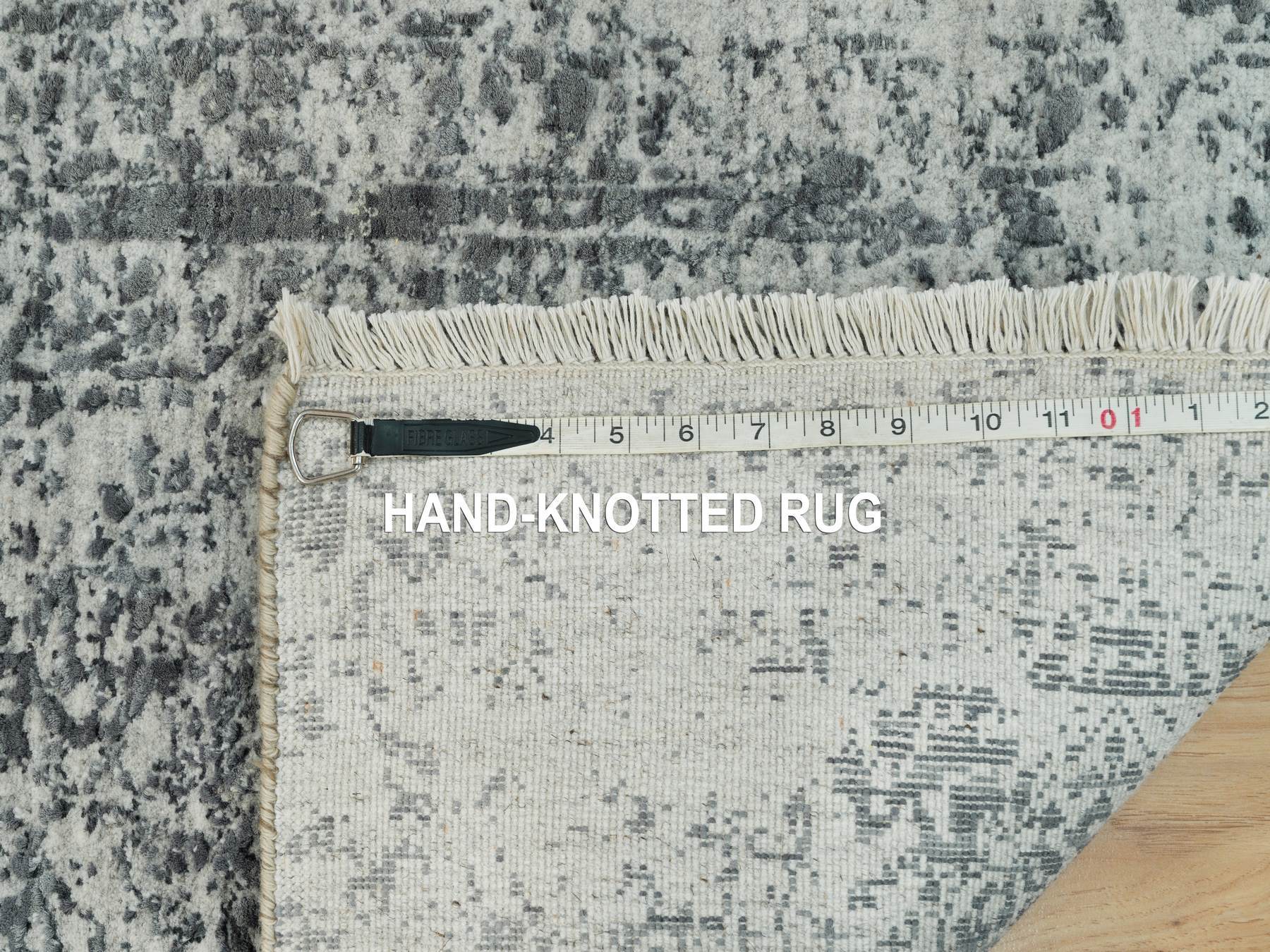 Transitional hand-knotted wool/silk rug in Gray, 2' x 3' — SKU O090208 (view 8)