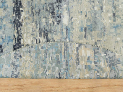 Modern / Contemporary hand-knotted wool/silk rug in Gray, 7'11" x 7'11" — SKU O090210 (view 4)
