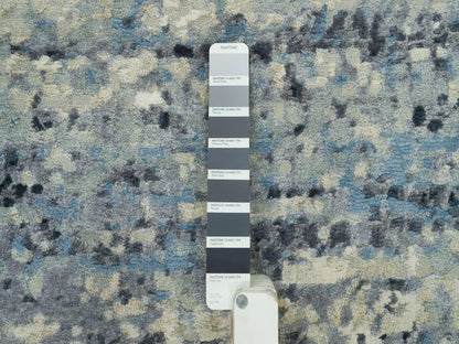 Modern / Contemporary hand-knotted wool/silk rug in Gray, 8'11" x 8'11" — SKU O090212 (view 7)