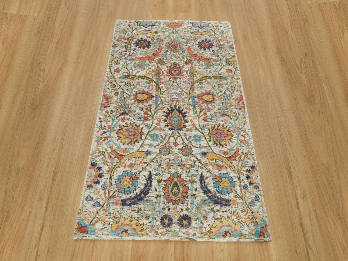 Transitional hand-knotted wool/silk rug in Ivory, 3' x 5' — SKU O090225 (view 2)