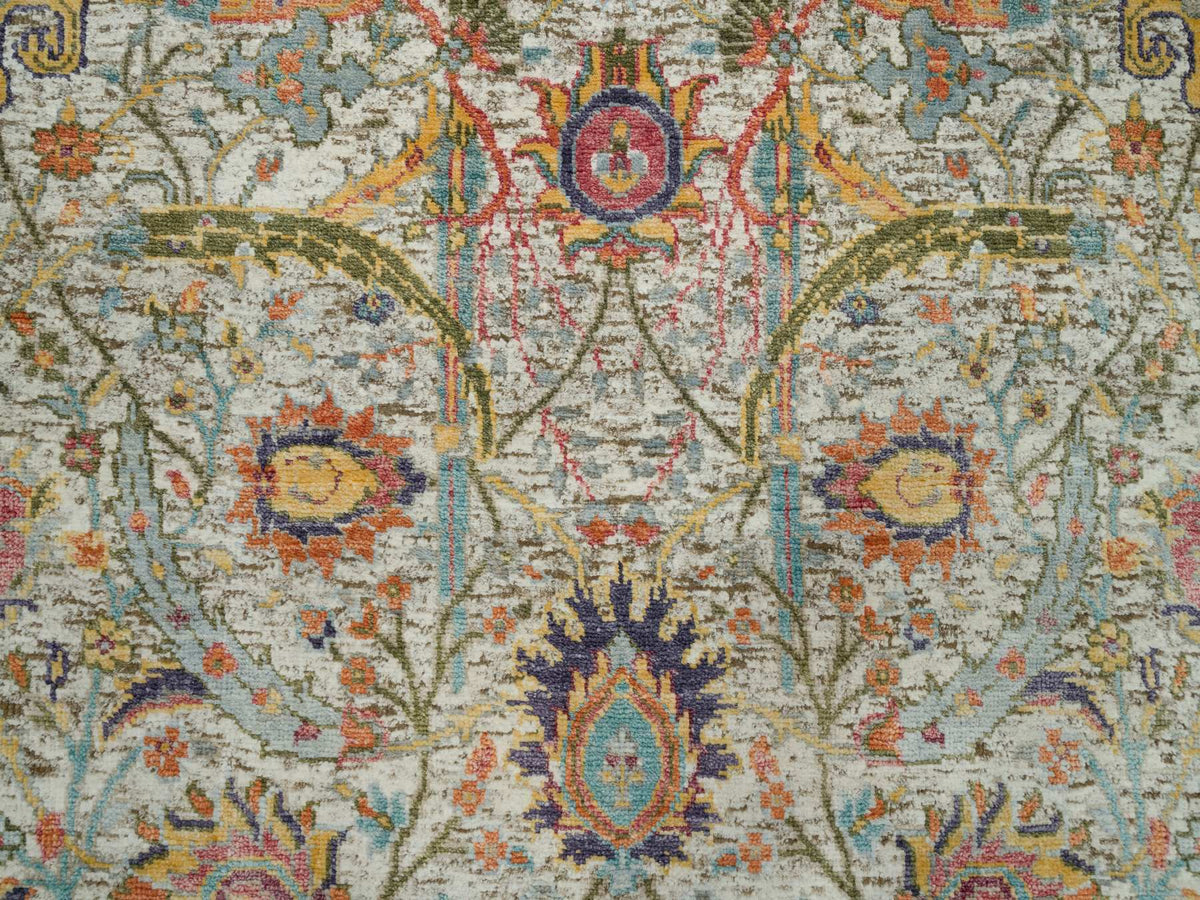 Transitional hand-knotted wool/silk rug in Ivory, 3' x 5' — SKU O090225 (view 5)