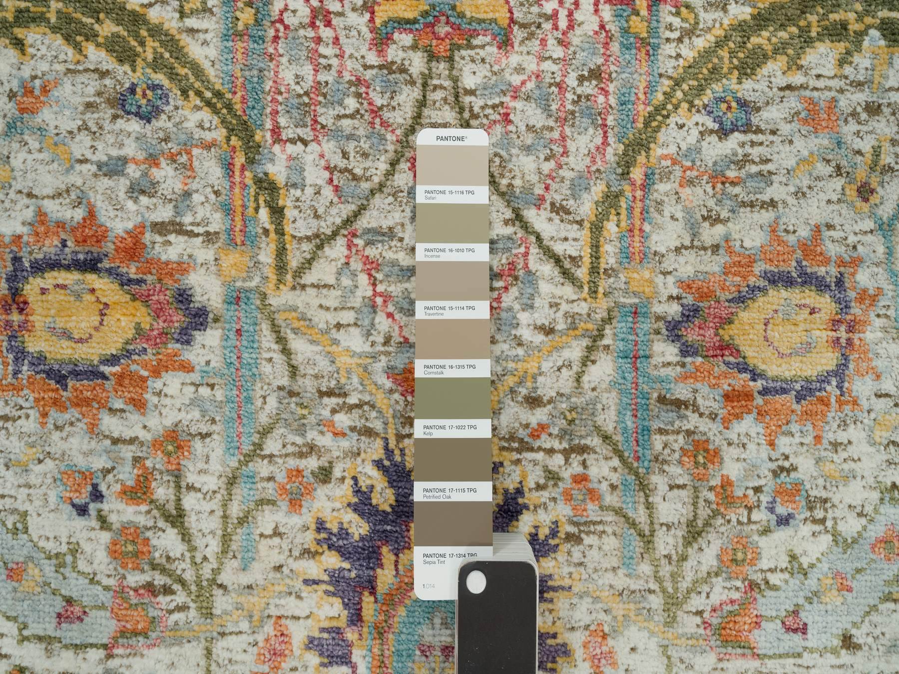 Transitional hand-knotted wool/silk rug in Ivory, 3' x 5' — SKU O090231 (view 4)