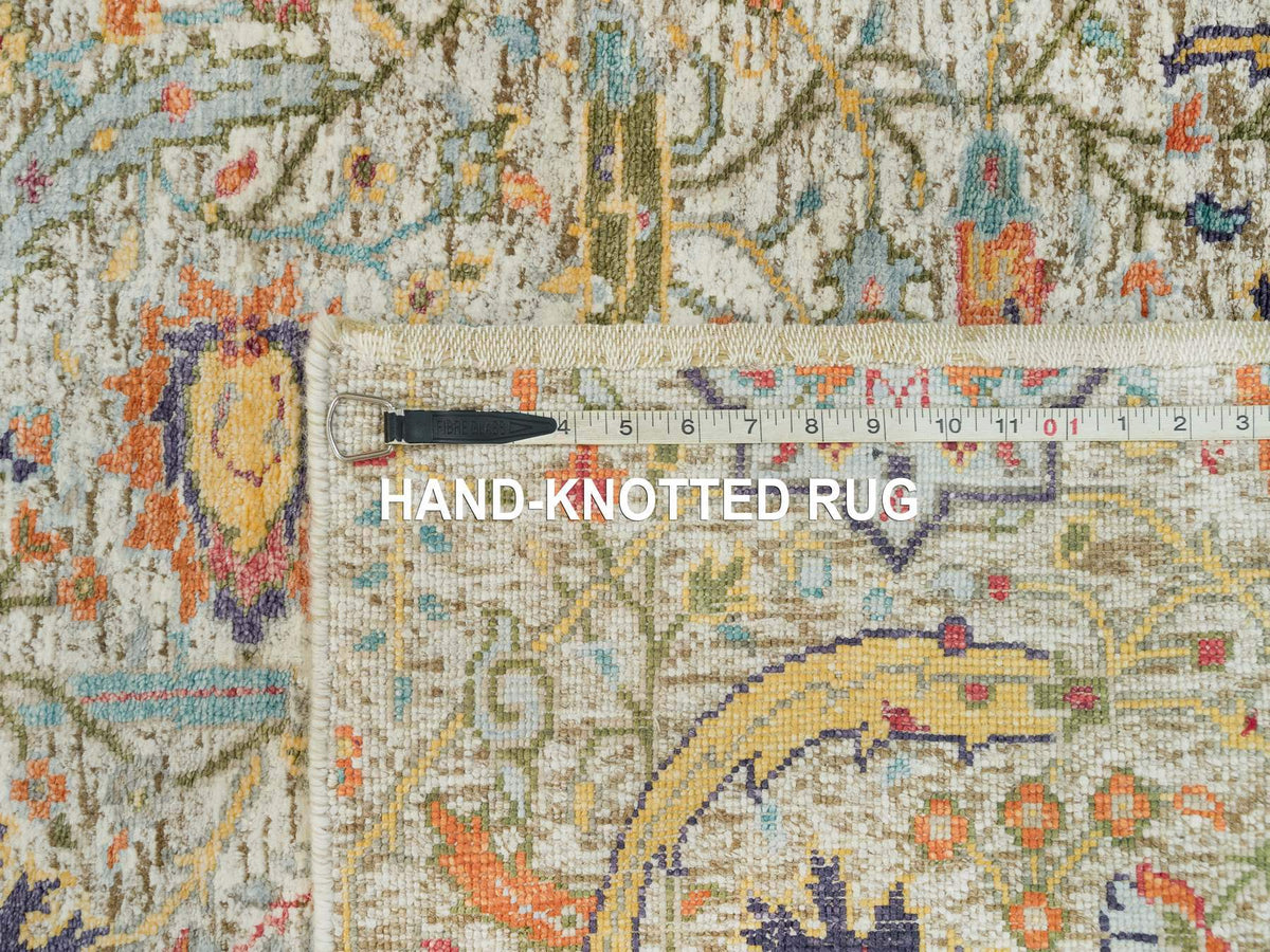 Transitional hand-knotted wool/silk rug in Ivory, 3' x 5' — SKU O090231 (view 8)