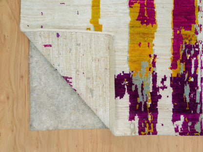 Modern / Contemporary hand-knotted wool/silk rug in Multicolored, 4' x 5'10" — SKU O090249 (view 3)