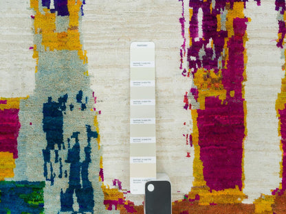 Modern / Contemporary hand-knotted wool/silk rug in Multicolored, 4' x 5'10" — SKU O090249 (view 4)